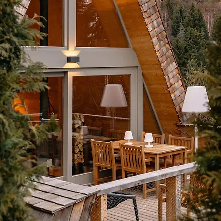 Strajerii Verzi ロッジ *